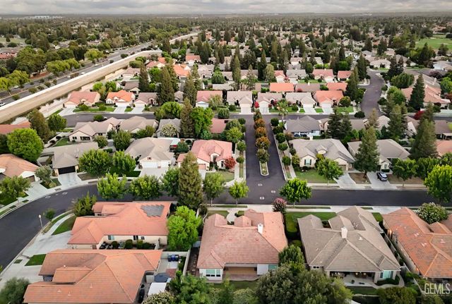 10014 Brigadoon Rose Street, Bakersfield, CA 93311