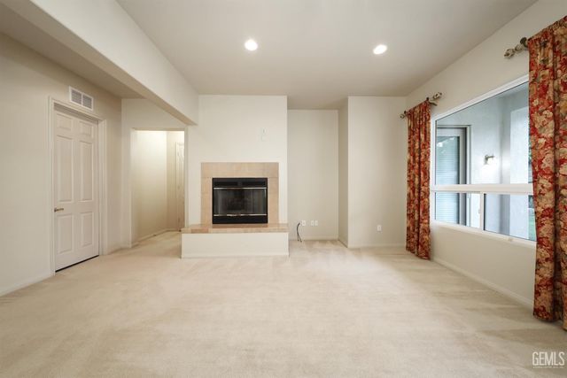 10014 Brigadoon Rose Street, Bakersfield, CA 93311