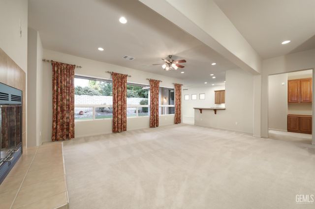 10014 Brigadoon Rose Street, Bakersfield, CA 93311