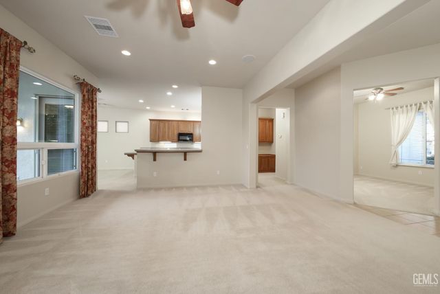 10014 Brigadoon Rose Street, Bakersfield, CA 93311