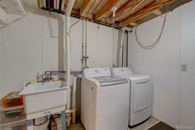 20522 Longwood Drive, Clinton Charter Township, MI 48038