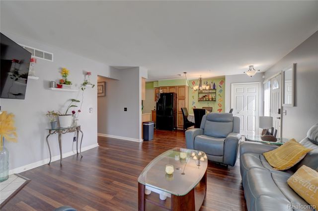 20522 Longwood Drive, Clinton Charter Township, MI 48038
