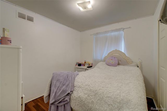 20522 Longwood Drive, Clinton Charter Township, MI 48038