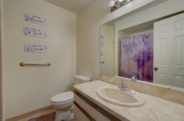 20522 Longwood Drive, Clinton Charter Township, MI 48038