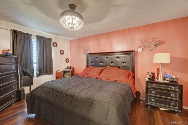 20522 Longwood Drive, Clinton Charter Township, MI 48038