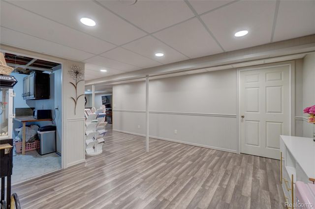 20522 Longwood Drive, Clinton Charter Township, MI 48038