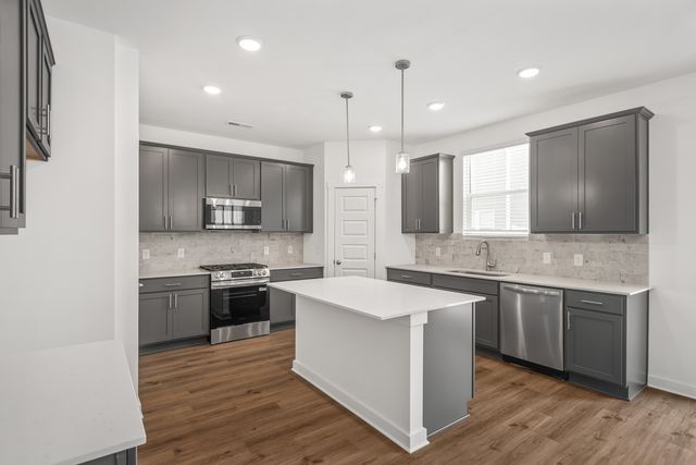 7040 Sutton Dr, White House, TN 37188