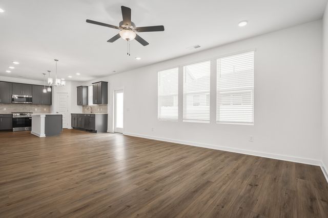 7040 Sutton Dr, White House, TN 37188