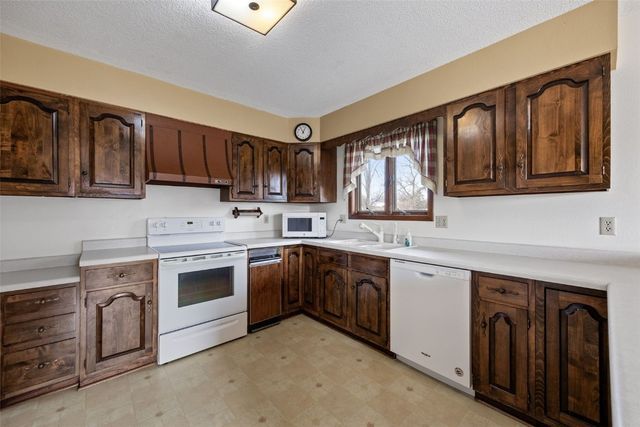 5871 Shiloh Lane, Cedar Rapids, IA 52411