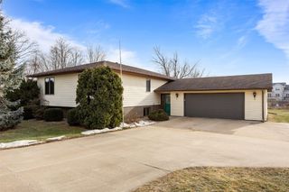 5871 Shiloh Lane, Cedar Rapids, IA 52411