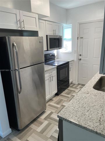 1840 S Treasure Drive 15, North Bay Village, FL 33141