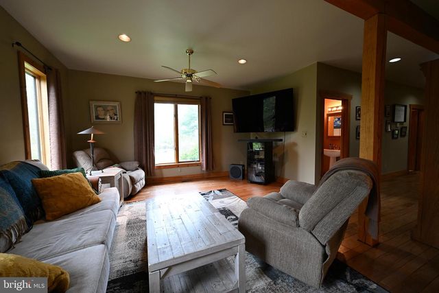 20 HLUCHY RD, Robbinsville, NJ 08691