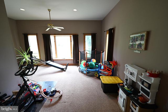 20 HLUCHY RD, Robbinsville, NJ 08691