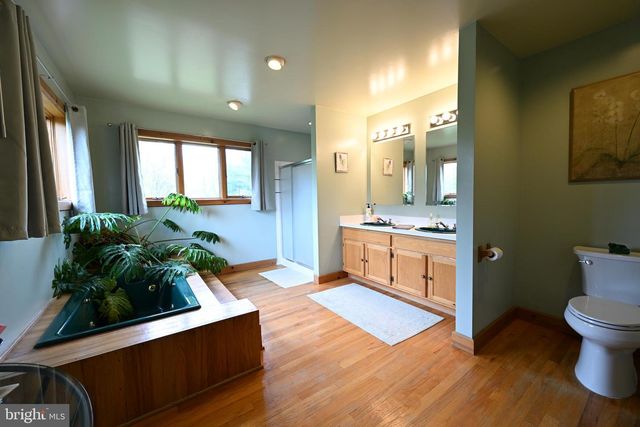 20 HLUCHY RD, Robbinsville, NJ 08691