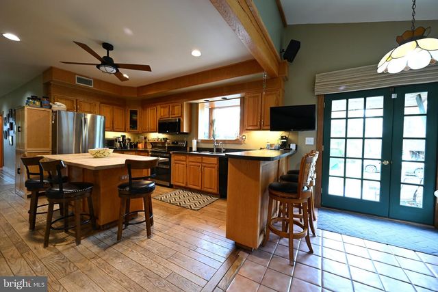 20 HLUCHY RD, Robbinsville, NJ 08691