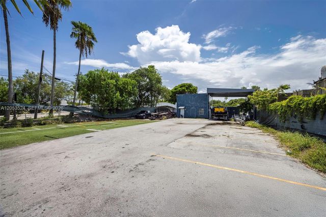 700 NW 7th Avenue, Miami, FL 33136