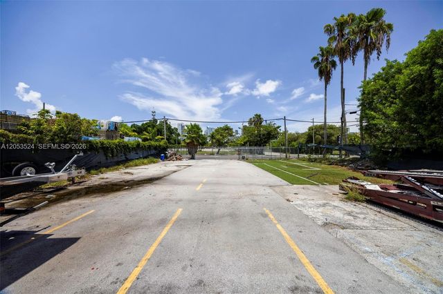 700 NW 7th Avenue, Miami, FL 33136