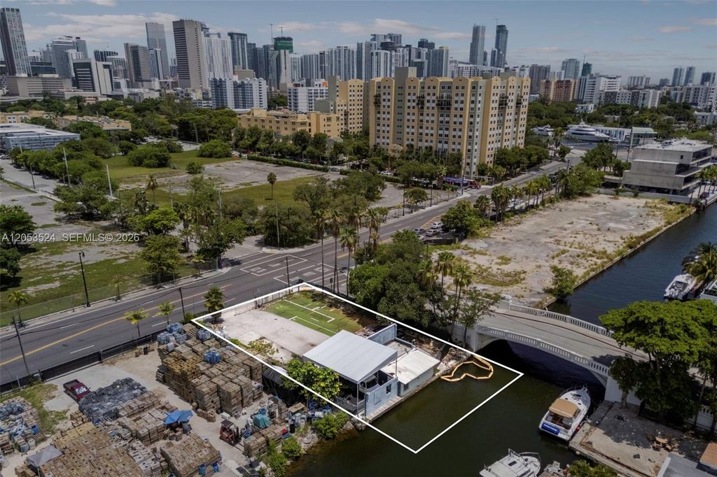 700 NW 7th Avenue, Miami, FL 33136