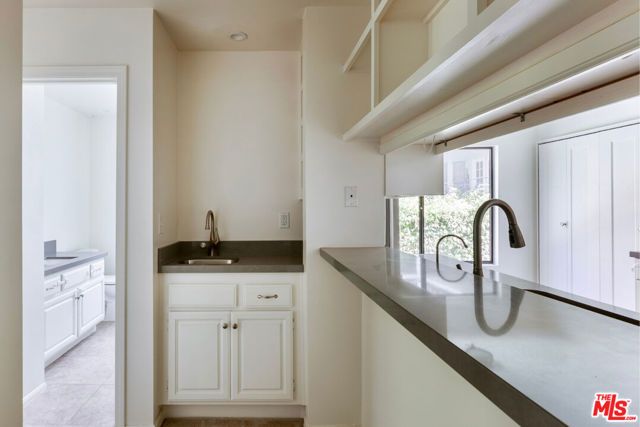 11755 Montana Avenue 208, Los Angeles, CA 90049