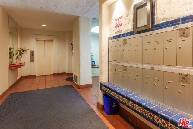 11755 Montana Avenue 208, Los Angeles, CA 90049