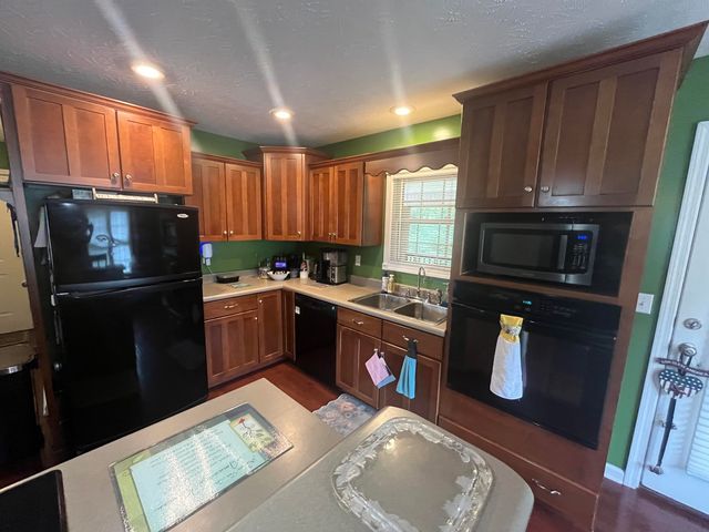 222 Stephens Point Road, Russell Springs, KY 42642