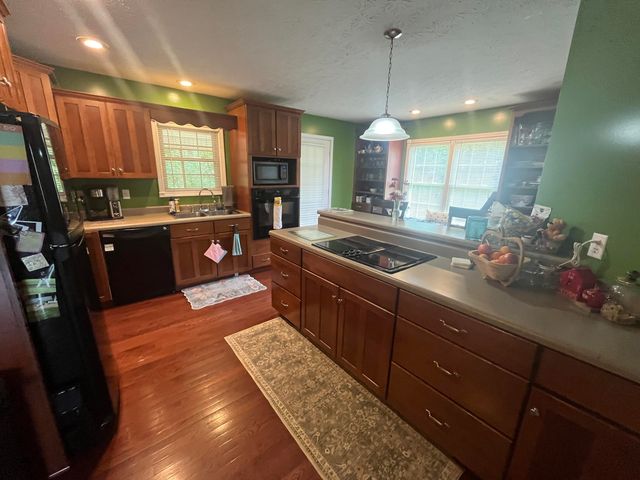 222 Stephens Point Road, Russell Springs, KY 42642