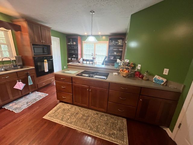 222 Stephens Point Road, Russell Springs, KY 42642