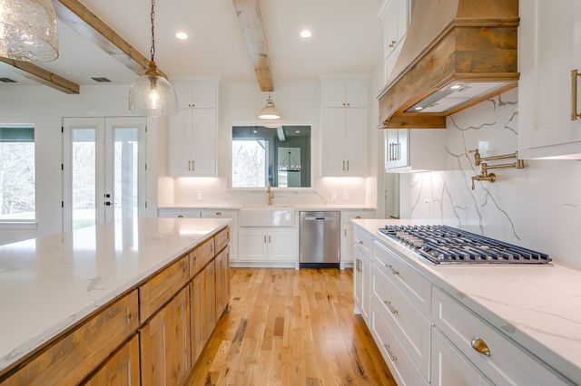 261 Zebrastone Way, Poolville, TX 76487