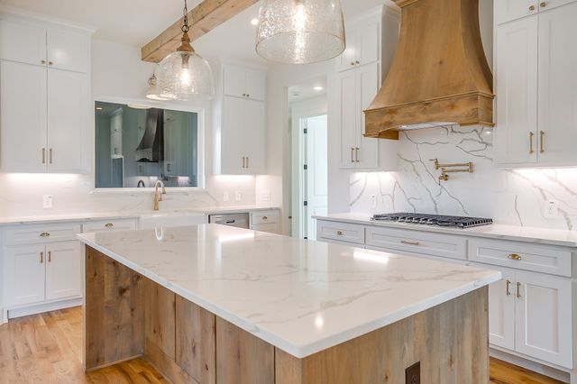 261 Zebrastone Way, Poolville, TX 76487