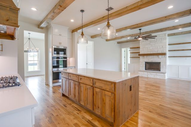 261 Zebrastone Way, Poolville, TX 76487