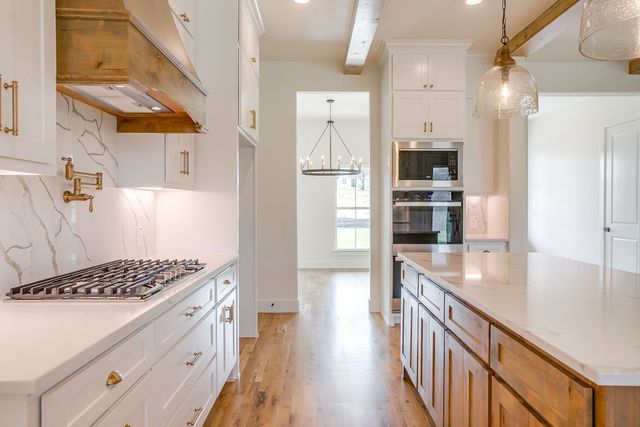 261 Zebrastone Way, Poolville, TX 76487