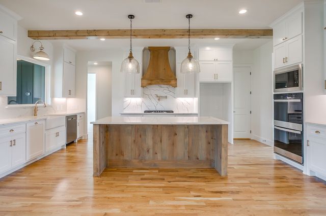 261 Zebrastone Way, Poolville, TX 76487