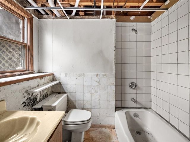 45 Union St, Weymouth, MA 02190