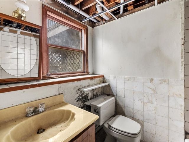 45 Union St, Weymouth, MA 02190