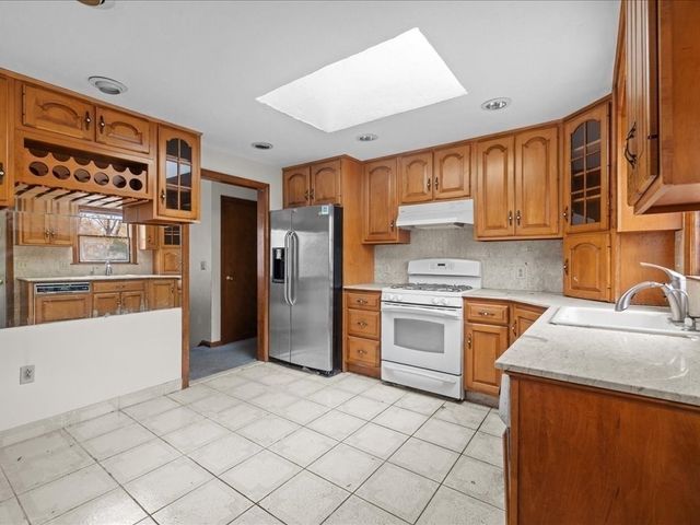 45 Union St, Weymouth, MA 02190