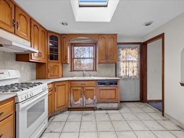 45 Union St, Weymouth, MA 02190