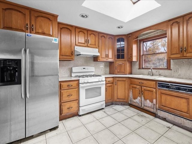 45 Union St, Weymouth, MA 02190