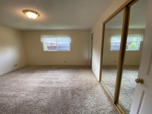 1755 Axtell Drive, Grants Pass, OR 97527