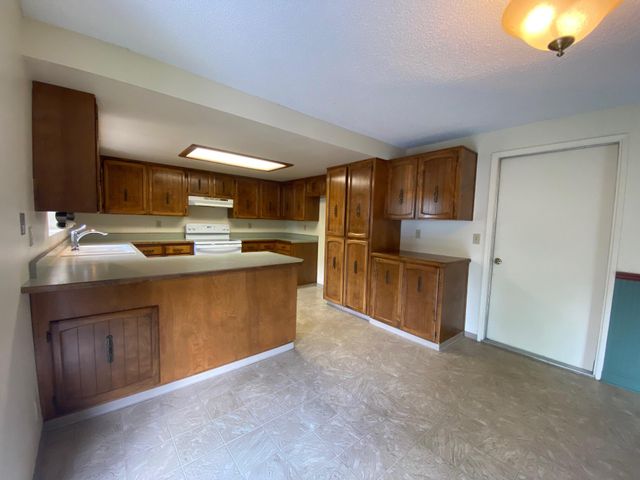 1755 Axtell Drive, Grants Pass, OR 97527