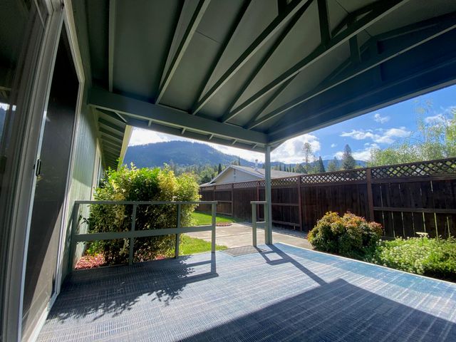 1755 Axtell Drive, Grants Pass, OR 97527