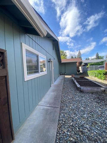 1755 Axtell Drive, Grants Pass, OR 97527