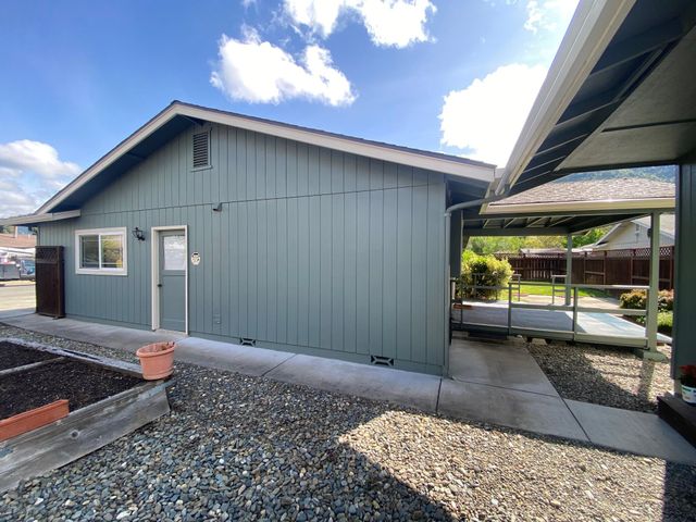 1755 Axtell Drive, Grants Pass, OR 97527