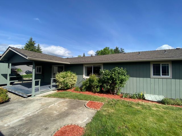 1755 Axtell Drive, Grants Pass, OR 97527