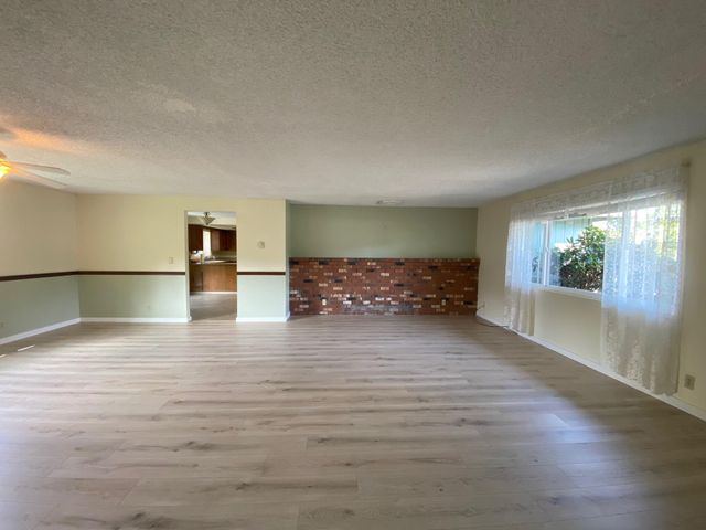 1755 Axtell Drive, Grants Pass, OR 97527