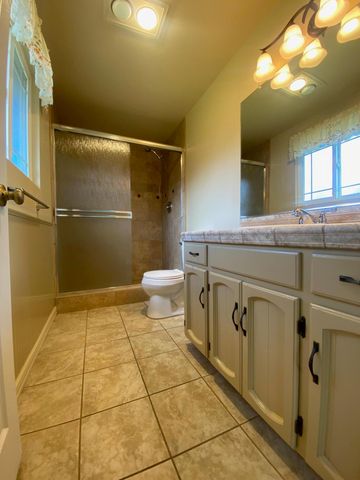 1755 Axtell Drive, Grants Pass, OR 97527