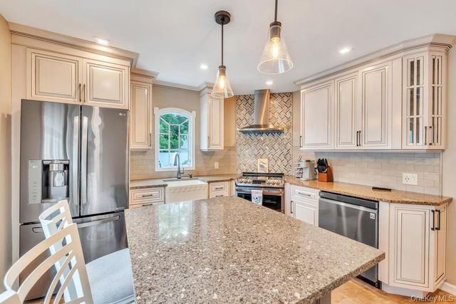 12 Avenue K, Kings Park, NY 11754