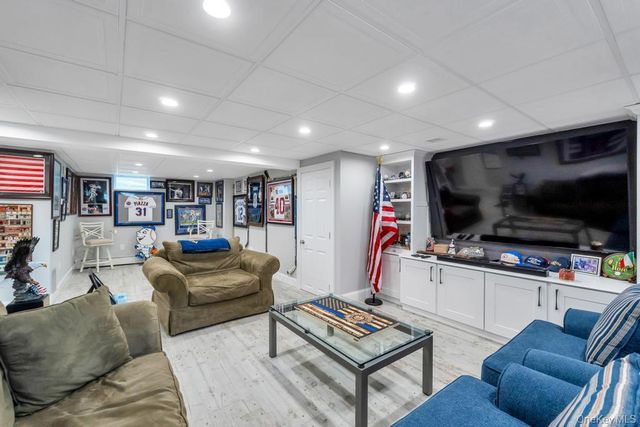 12 Avenue K, Kings Park, NY 11754