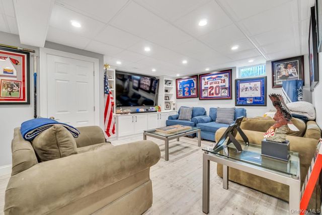 12 Avenue K, Kings Park, NY 11754