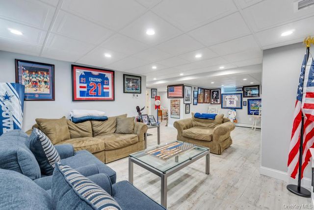 12 Avenue K, Kings Park, NY 11754
