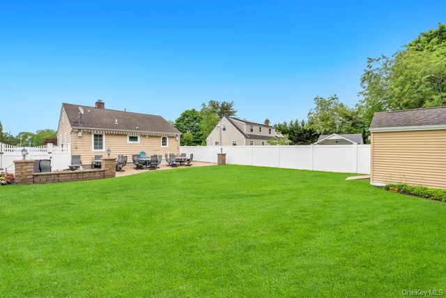 12 Avenue K, Kings Park, NY 11754